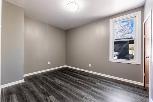 Photo - 554 Douglas Ave