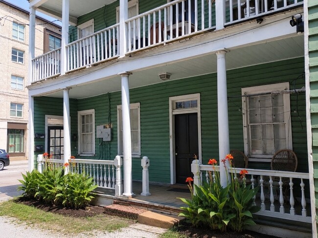 199 Spring St Unit A2 (furnished studio)