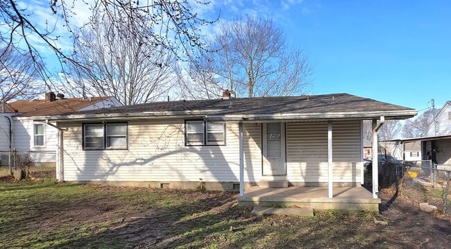 Building Photo - 4 Bedroom 2 Bathroom! $1195!