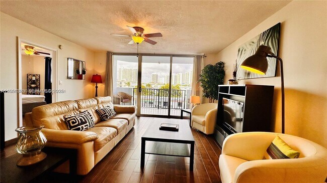 Photo - 3703 NE 166th St Unidad 503