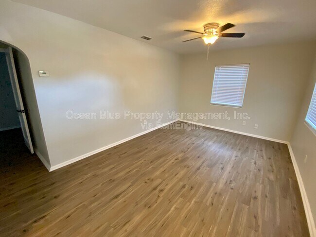 Photo - 740 52nd Ave N