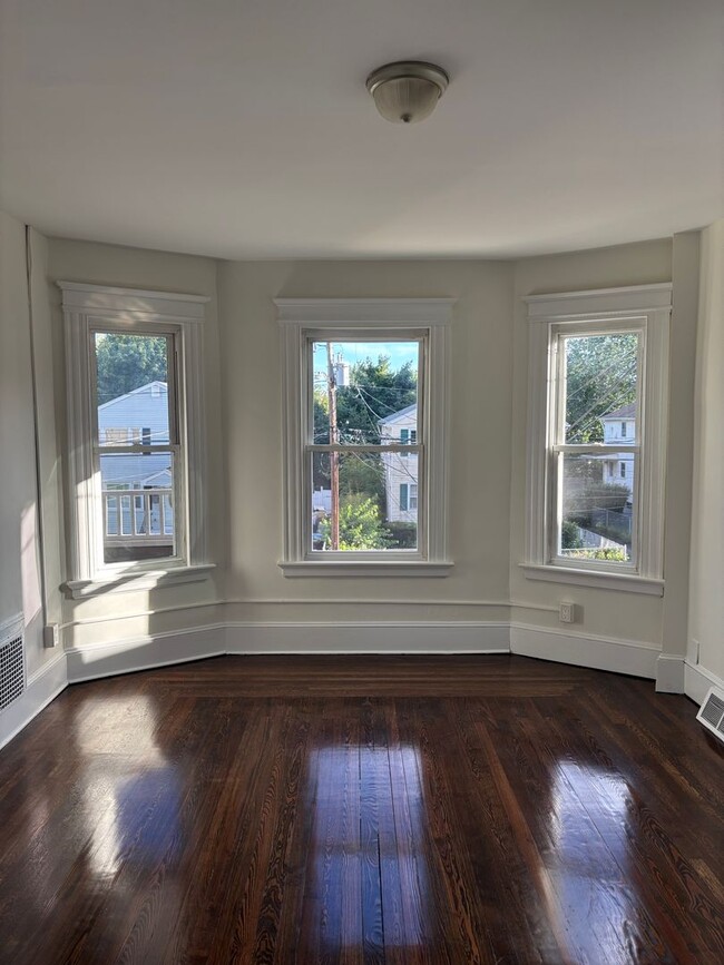 38 Roberts St Unit FL 2