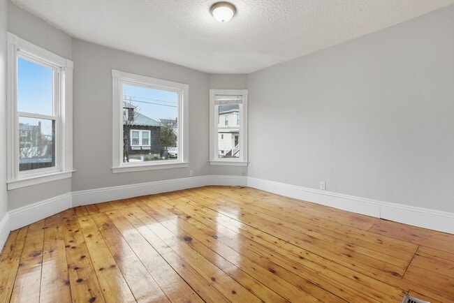 Building Photo - 35 Oakland St Unit 1