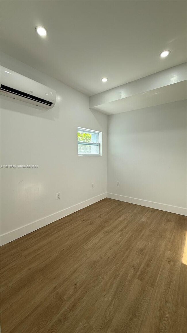 Photo - 211 SW 10th Ave