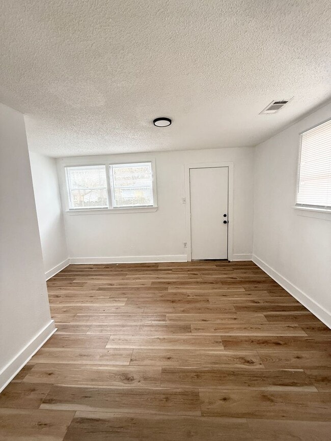 Photo - 1611 W 16th St