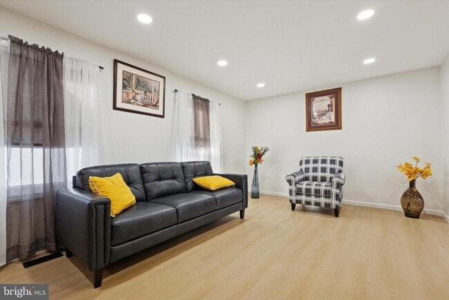 Photo - 127 Toledo Ln