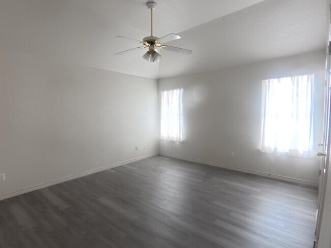 Photo - 4908 Topsey Dr