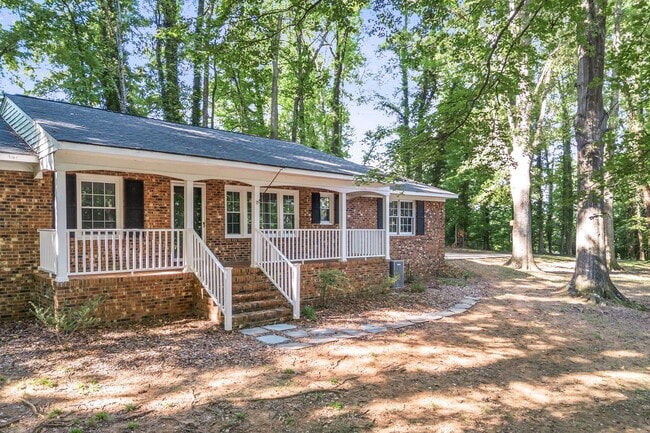 Photo - 3905 Waterton Rd