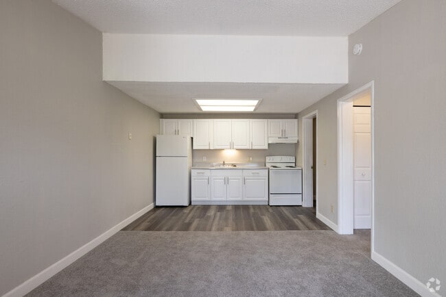 1 BR, 1 BA - 576SF