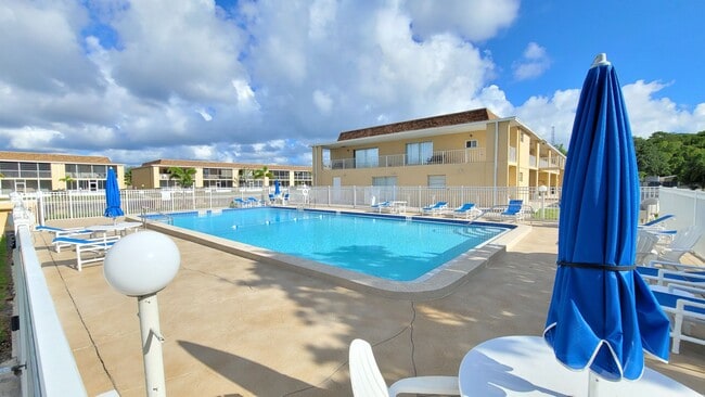 Photo - Best 55+ Complex in Merritt Island 3/2 open floor plan.