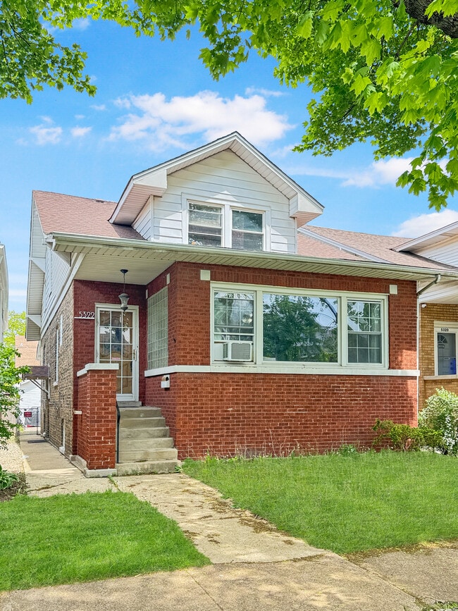 Building Photo - 5322 W Cuyler Ave Unit 1
