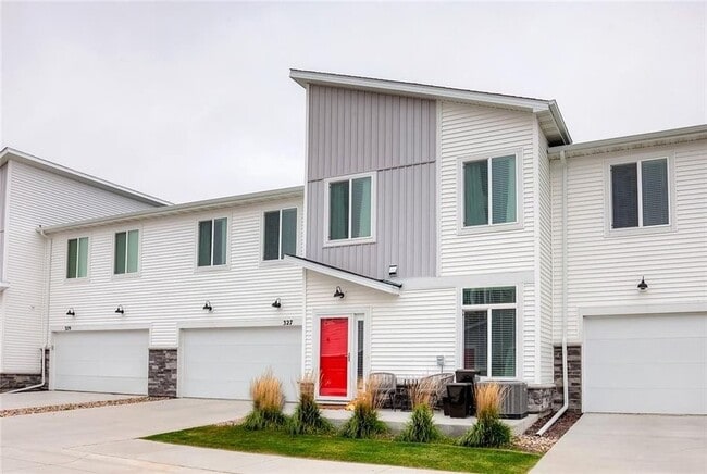 Photo - 327 NE Otter Dr