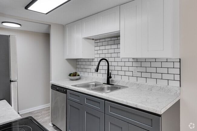 1 BR, 1 BA, 646 SF