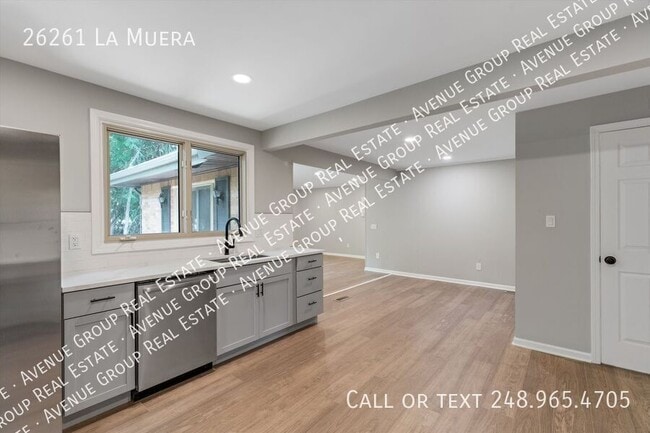 26261 La Muera St