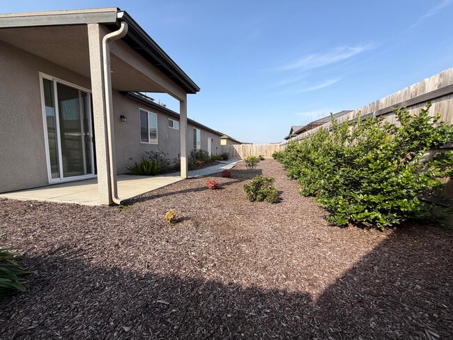 Photo - 3242 Seymour St