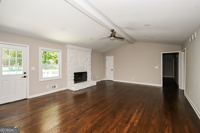 Photo - 2448 Kingsley Dr NE