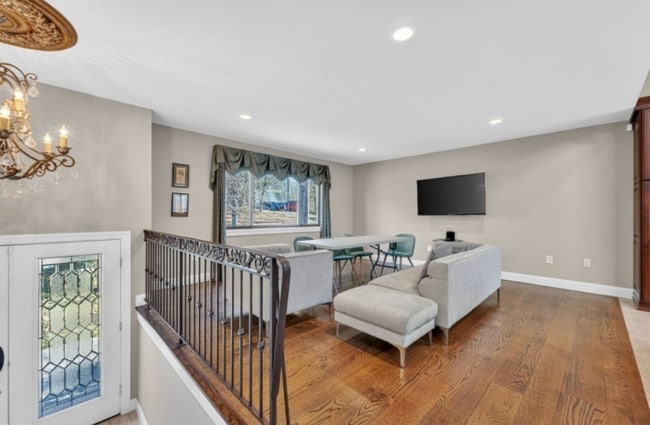 Photo - 2289 Brookside Dr