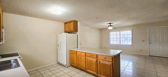 1425 Thousand Roses Dr S