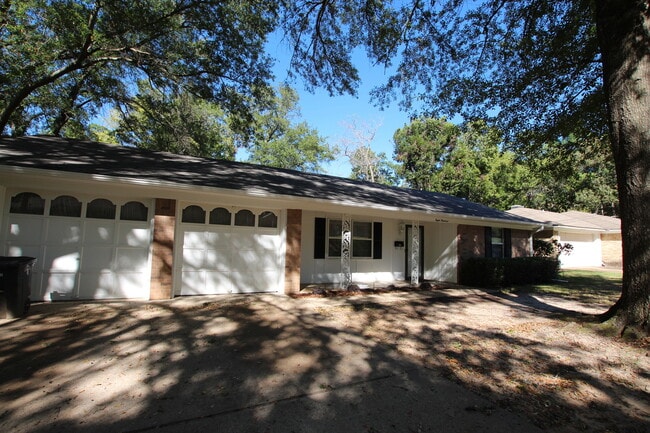 Building Photo - Coming Soon! Charming 3 Bedroom 2 Bath Home in Tyler!