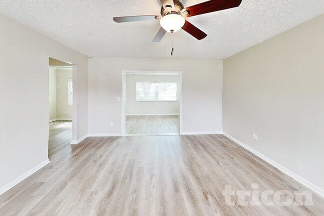 Photo - 1404 Fernwood Pl