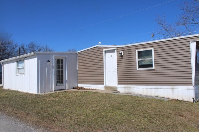 Building Photo - 450 Ridge Rd