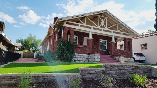 Photo - 2720 Gold St