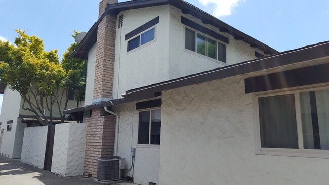 Photo - 1960 Harris Ave Unidad 1