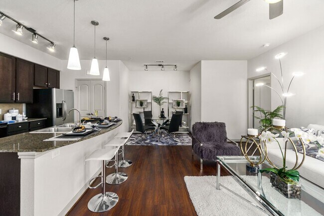 Photo - Exclusive Offer: Free Rent, No Fees, $200 ... Unidad DAK2