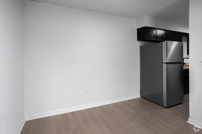 2BR, 1BA - 977SF - Dining Room