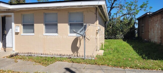 Building Photo - 745 Pippin St Rental