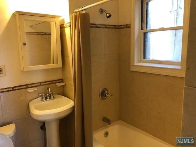 Photo - 18-26 N Broad St Unidad 17