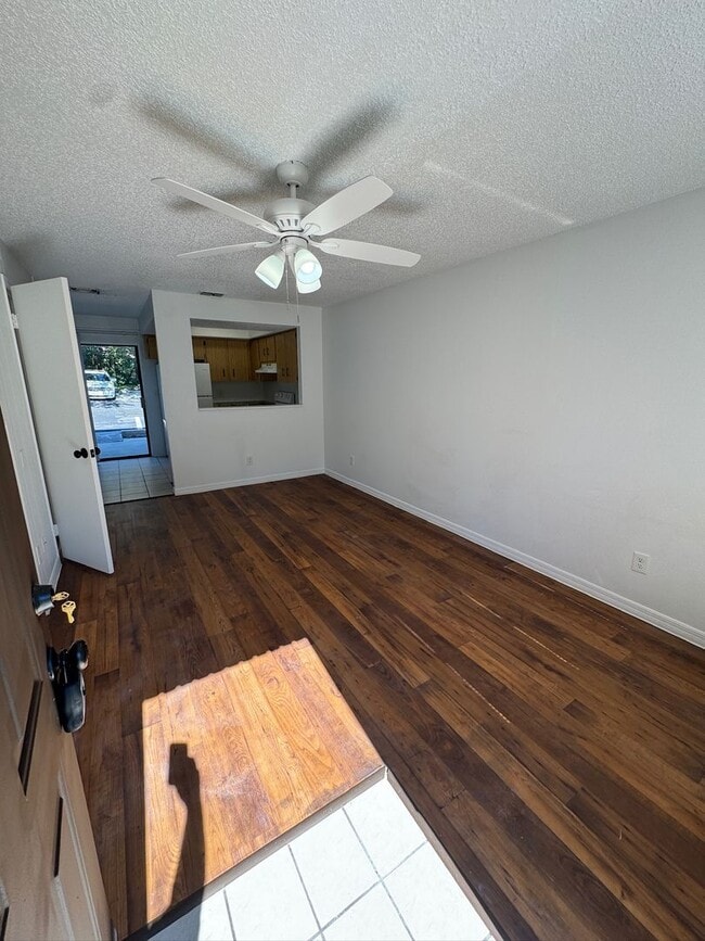 Photo - 1735 NE 14th St