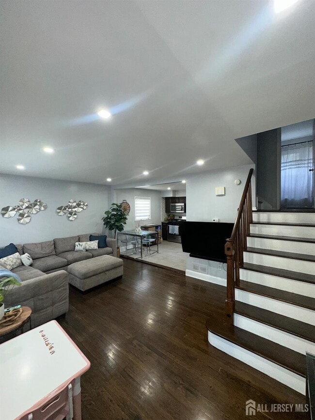 Photo - 1019 Main St