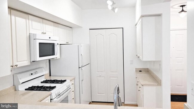 Photo - 12913 Alton Square Unidad 307