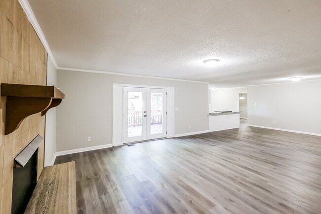 Photo - 1316 Airport Ln SW