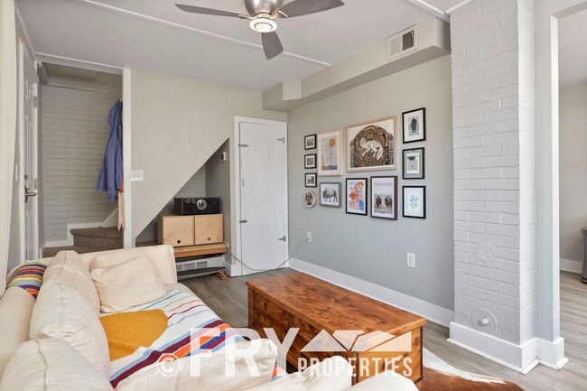 Photo - 3224 Perry St