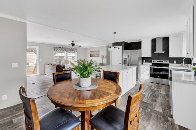 Photo - 20 Samaria St