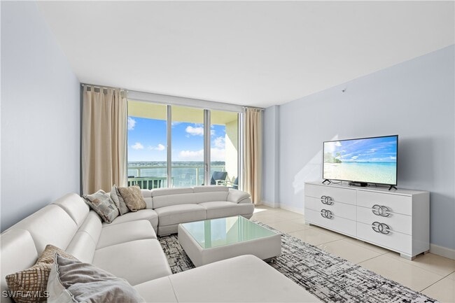 Photo - 3000 Oasis Grand Blvd Unidad 1101