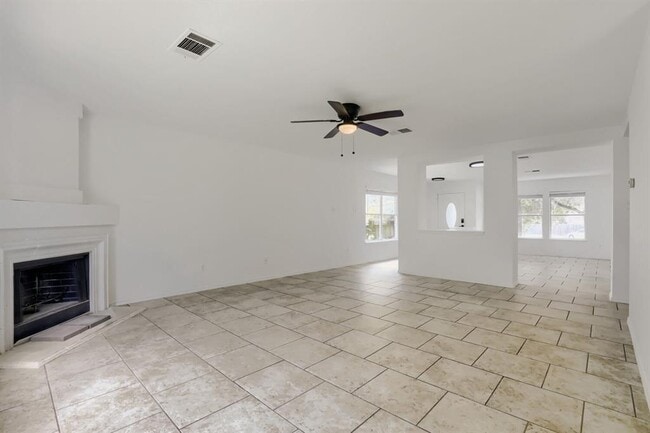 Photo - 512 Woodford Dr
