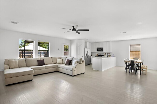 21027 Santopadre St