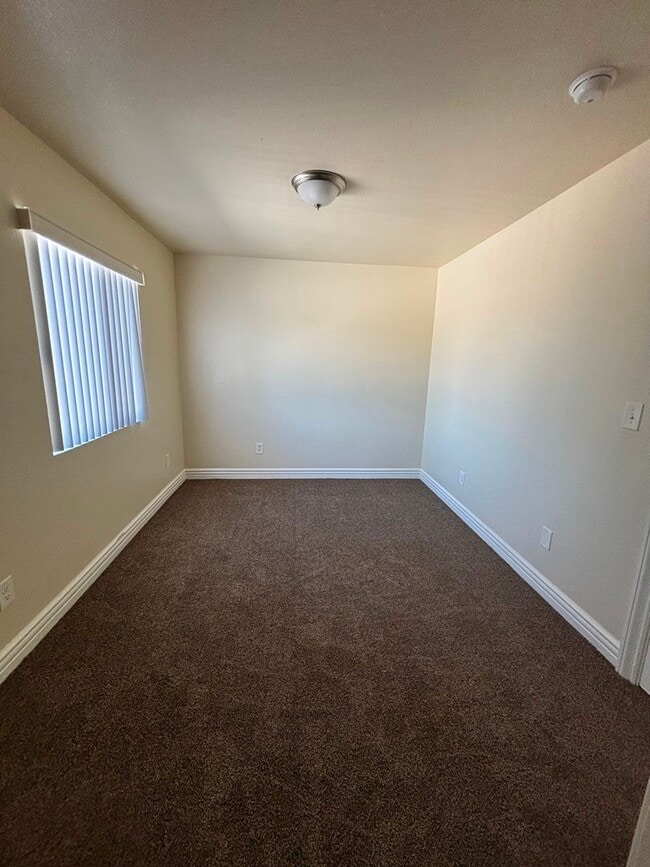 Photo - 830-828 W 71st St