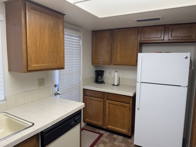 Photo - 5518 E Lindstrom Ln