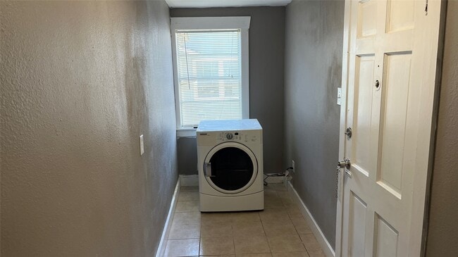 Photo - 720 E 12th St
