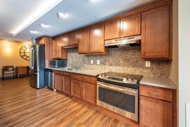 Photo - Courtyard Apartments