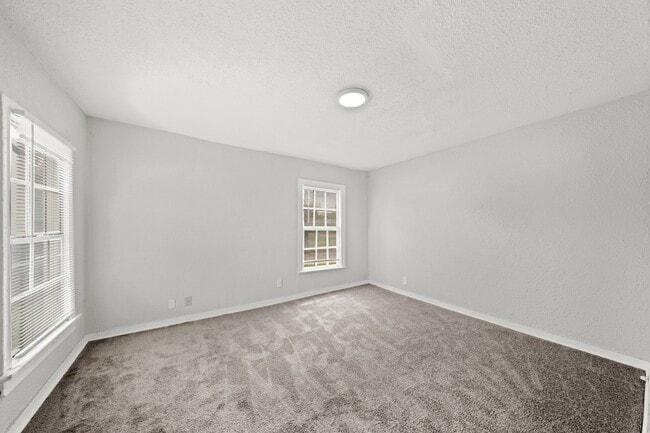 Building Photo - 1721 W 5th St