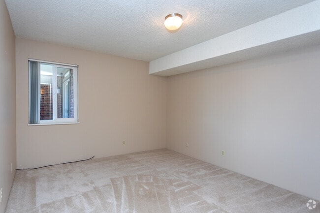 2BR, 1BA - 1100SF