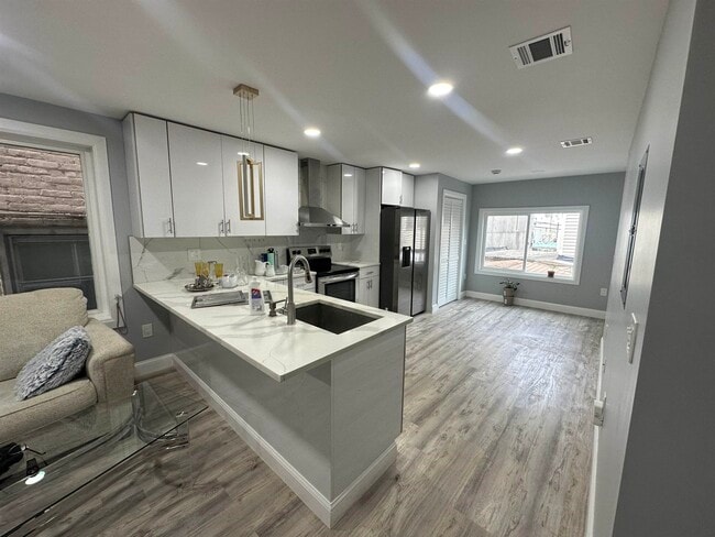 Building Photo - 514 43rd St Unit 2