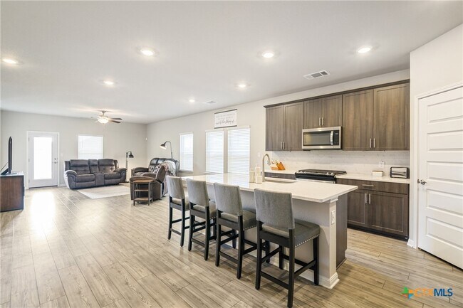 Photo - 10310 Mager Ln