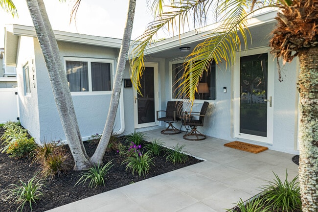 Building Photo - 1433 NE 23rd St