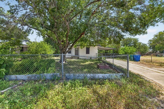 2906 Christian Dr